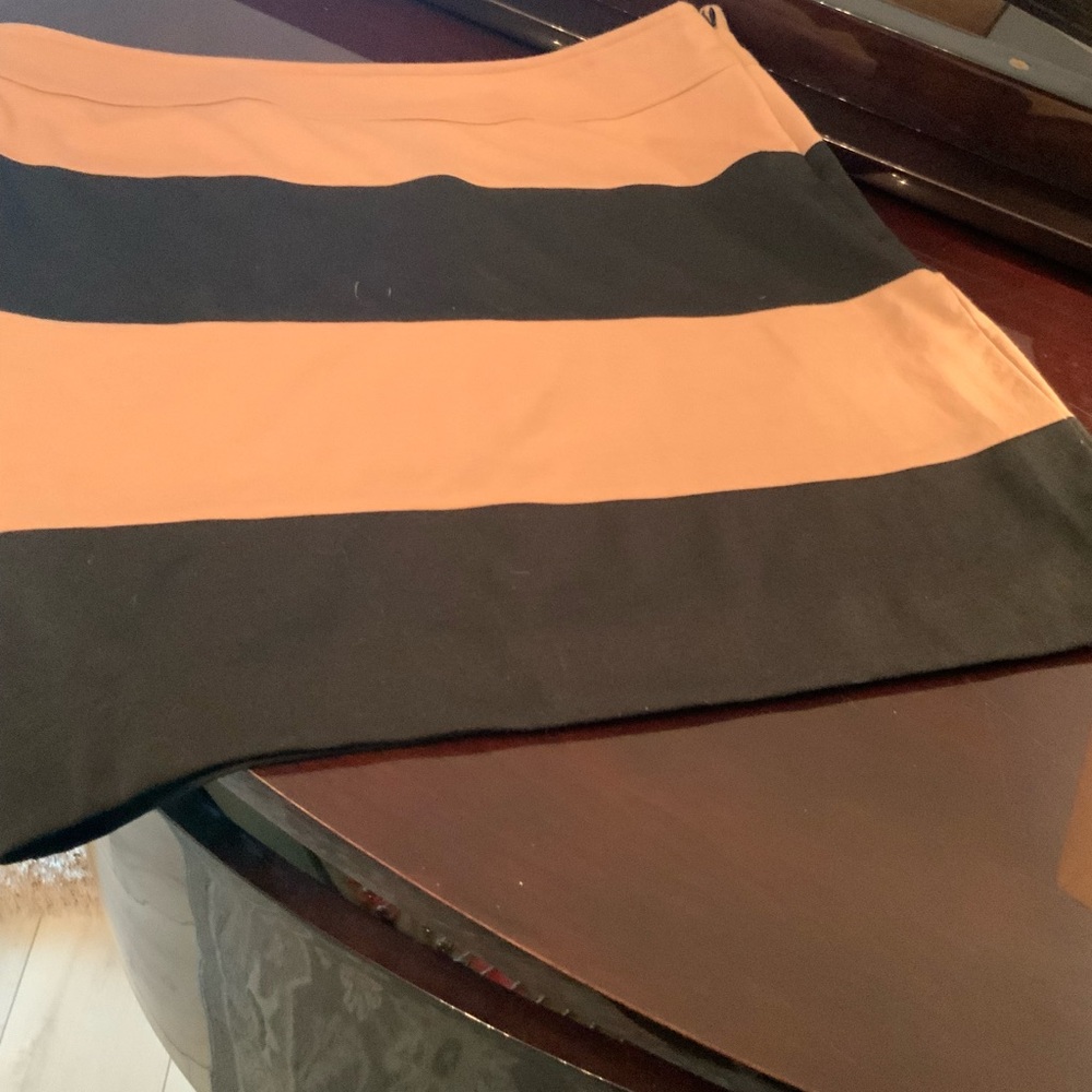 Banana Republic blk/tan skirt